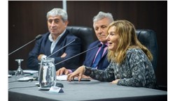 Alejandra Sturzenegger y Nicolás Moretti iniciando el evento en la Cámara de Diputados